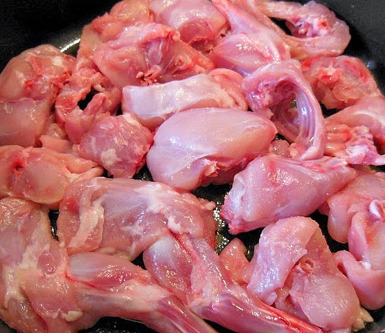Запеченное мясо кролика в духовке
